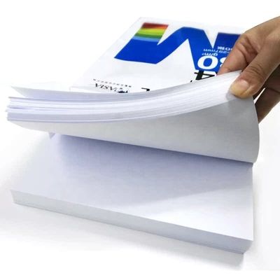 Белая копия бумаги формата А4 изготовлена Чэнь Мин для выставок.