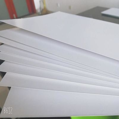 Карточка искусства NINGBO FOLD C2S изготовлена из деревянной целлюлозы с каолинитовым покрытием для высокого блеска