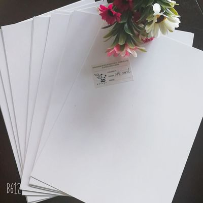 Карточка искусства NINGBO FOLD C2S изготовлена из деревянной целлюлозы с каолинитовым покрытием для высокого блеска