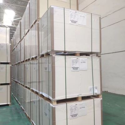 Теплая штамповка Поверхность Окончание Покрытая бумага блестящая 90gsm-300gsm для высокой блестящей художественной бумаги