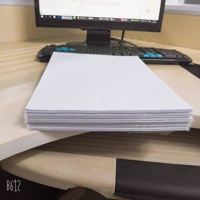 60 70 80 90 100 120GSM Необработанная белая бумага/непокрытая офсетная бумага с высоким грамматическим содержанием