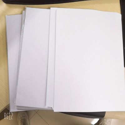 60 70 80 90 100 120GSM Необработанная белая бумага/непокрытая офсетная бумага с высоким грамматическим содержанием